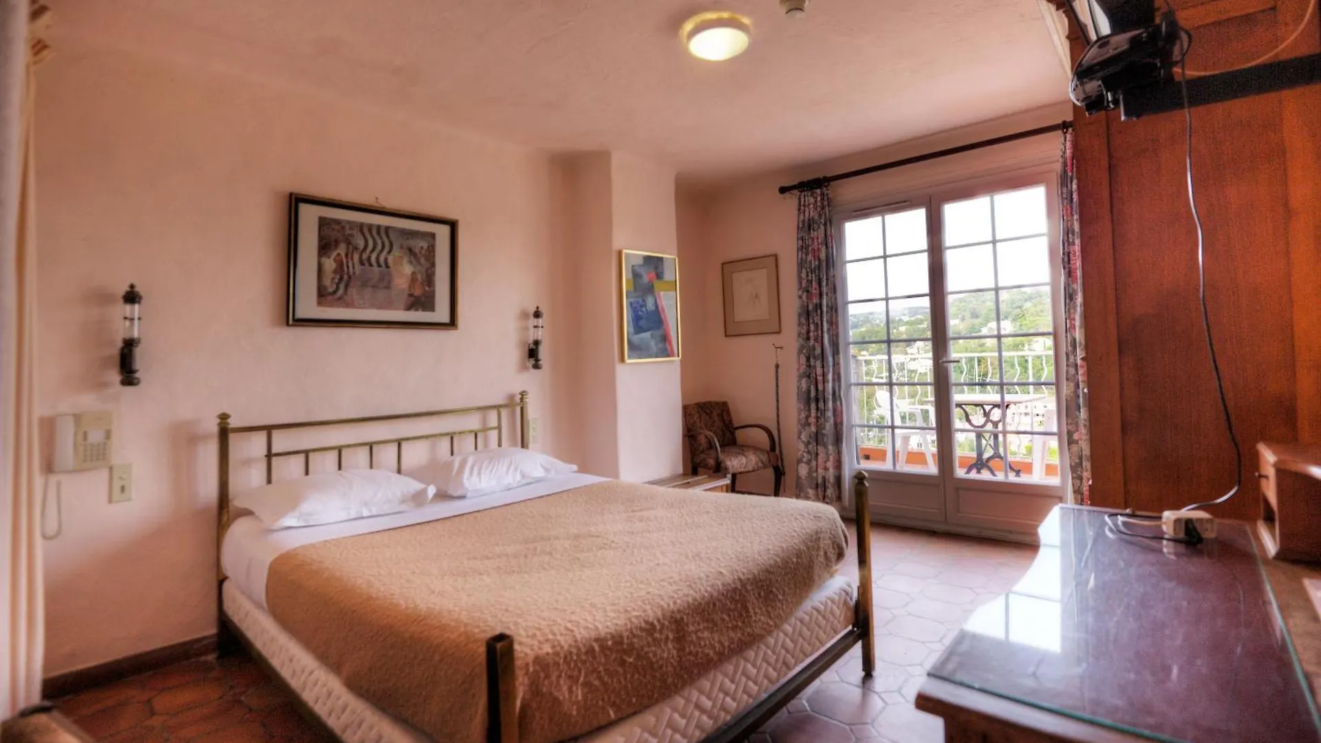 Hotel Les Arcades Biot 2*,  France